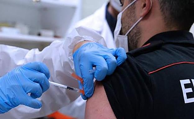 Vacunacion covid Euskadi: Erne demanda ante el TSPJV el derecho de ertzainas menores de 60 años a recibir segunda dosis de AstraZeneca