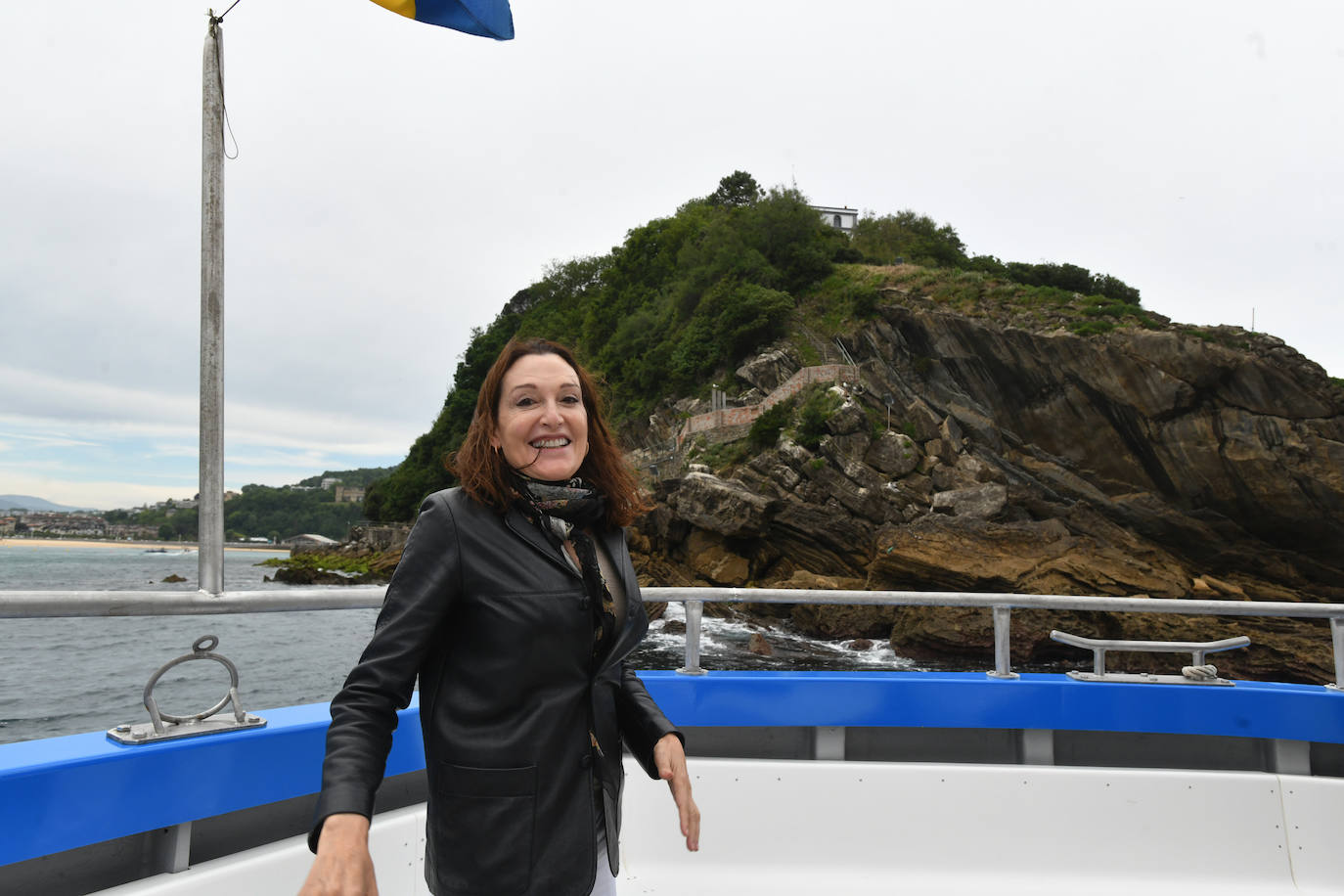 La escultura en el faro de Santa Clara de Cristina Iglesias, que se confiesa emocionada y expectante, se inaugura hoy oficialmente 