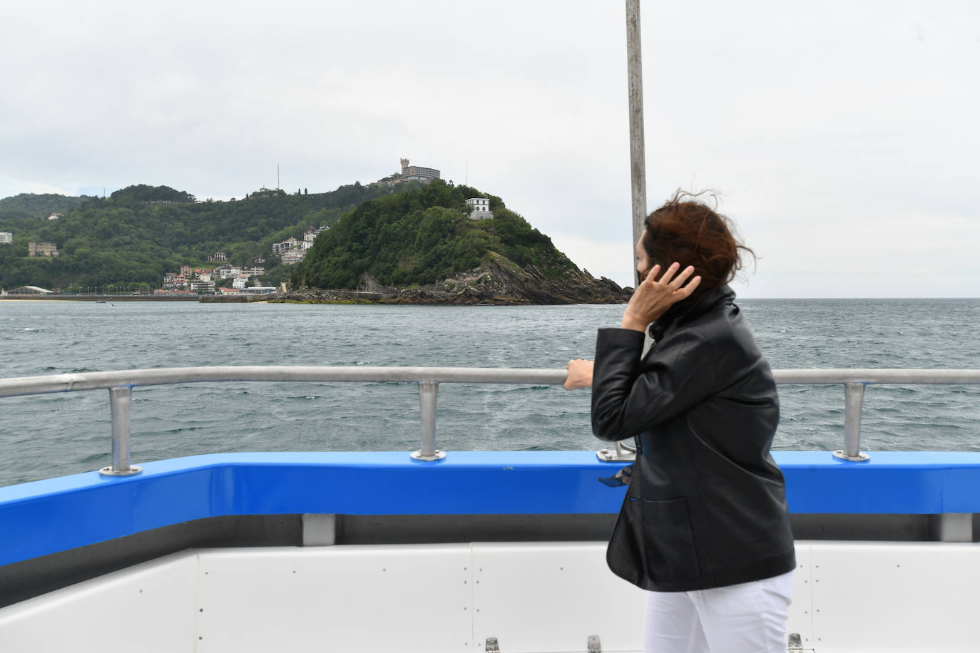 La escultura en el faro de Santa Clara de Cristina Iglesias, que se confiesa emocionada y expectante, se inaugura hoy oficialmente 