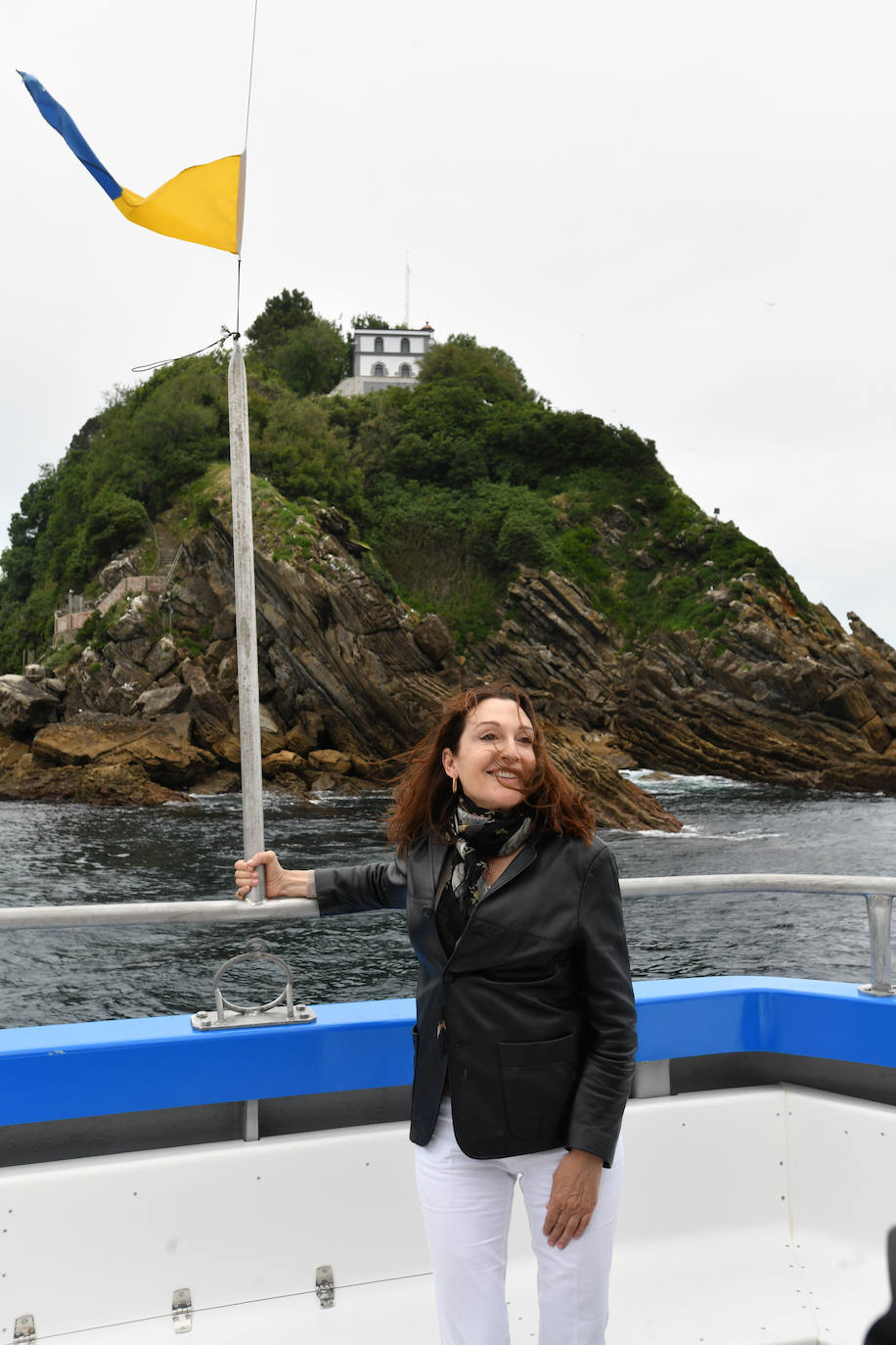 La escultura en el faro de Santa Clara de Cristina Iglesias, que se confiesa emocionada y expectante, se inaugura hoy oficialmente 