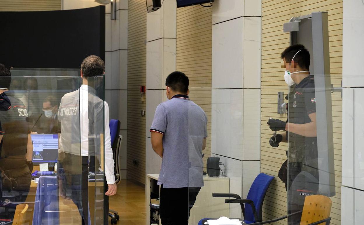 El acusado, durante el juicio celebrado ayer. 