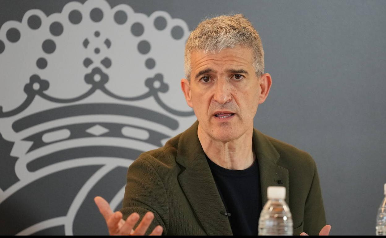 El director de Fútbol, durante su intervención.