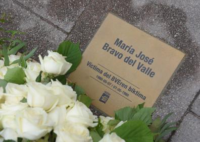 Imagen secundaria 1 - Donostia homenajea por primera vez a María José Bravo, violada y asesinada por el Batallón Vasco español hace 41 años