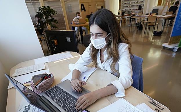 «Voy a estudiar a la biblioteca, me concentro mejor»