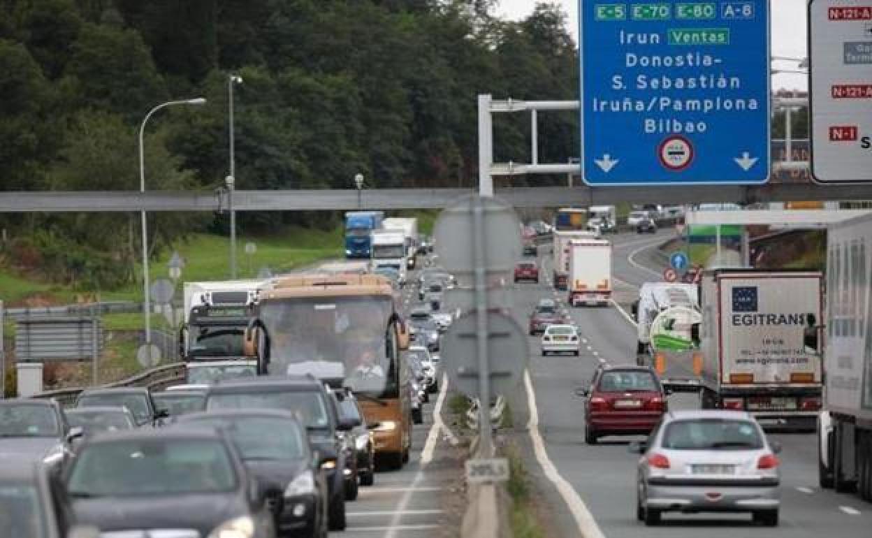 Imagen habitual del paso fronterizo de Biriatou a finales de agosto 
