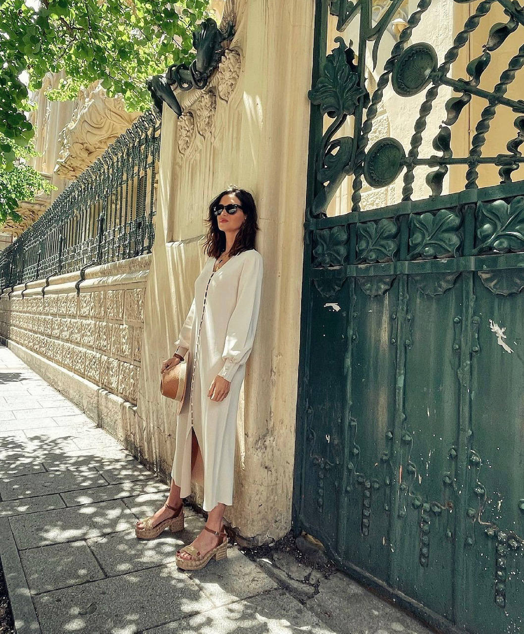 La comunicadora manchega tiene un estilo innato e insuperable en el que sabe sacar partido a los básicos combinándolos con las prendas tendencia de cada campaña. Dicho lo cual, en los últimos meses hemos visto a una Sara Carbonero mucho más bohemia y 'hippie' que de costumbre y por ello, de cara al verano, te presentamos un interesante recorrido por los estilismos más destacados e inspiradores de la presentadora, empresaria e 'influencer'