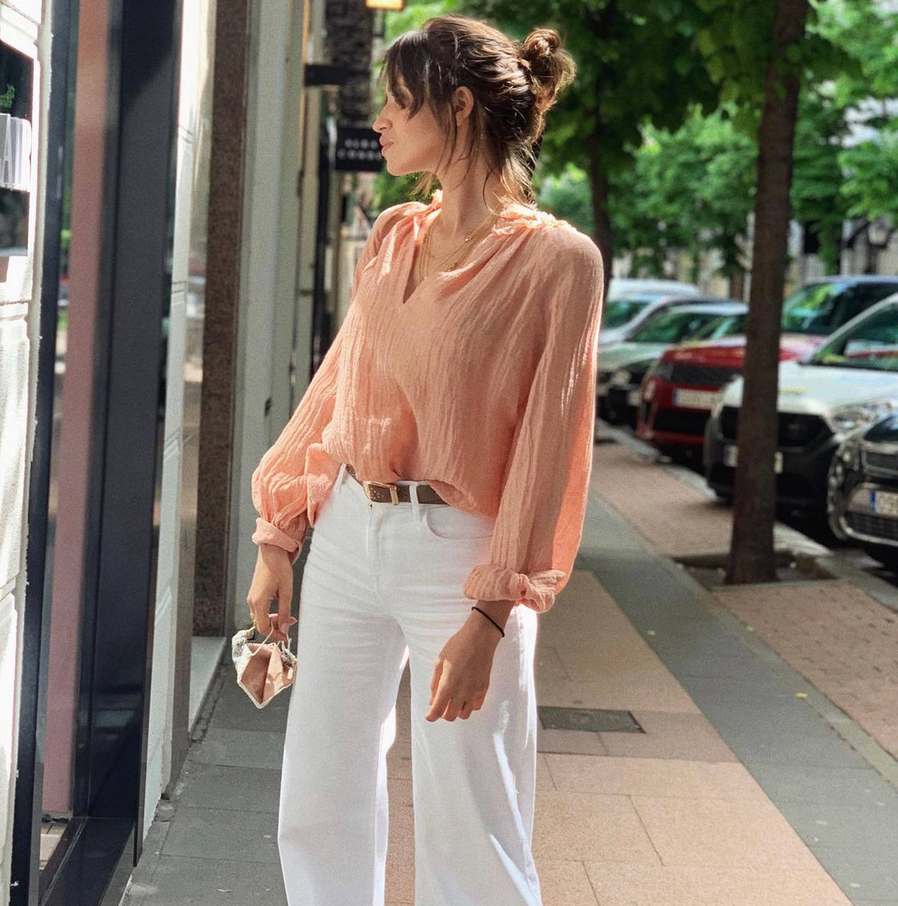 La comunicadora manchega tiene un estilo innato e insuperable en el que sabe sacar partido a los básicos combinándolos con las prendas tendencia de cada campaña. Dicho lo cual, en los últimos meses hemos visto a una Sara Carbonero mucho más bohemia y 'hippie' que de costumbre y por ello, de cara al verano, te presentamos un interesante recorrido por los estilismos más destacados e inspiradores de la presentadora, empresaria e 'influencer'