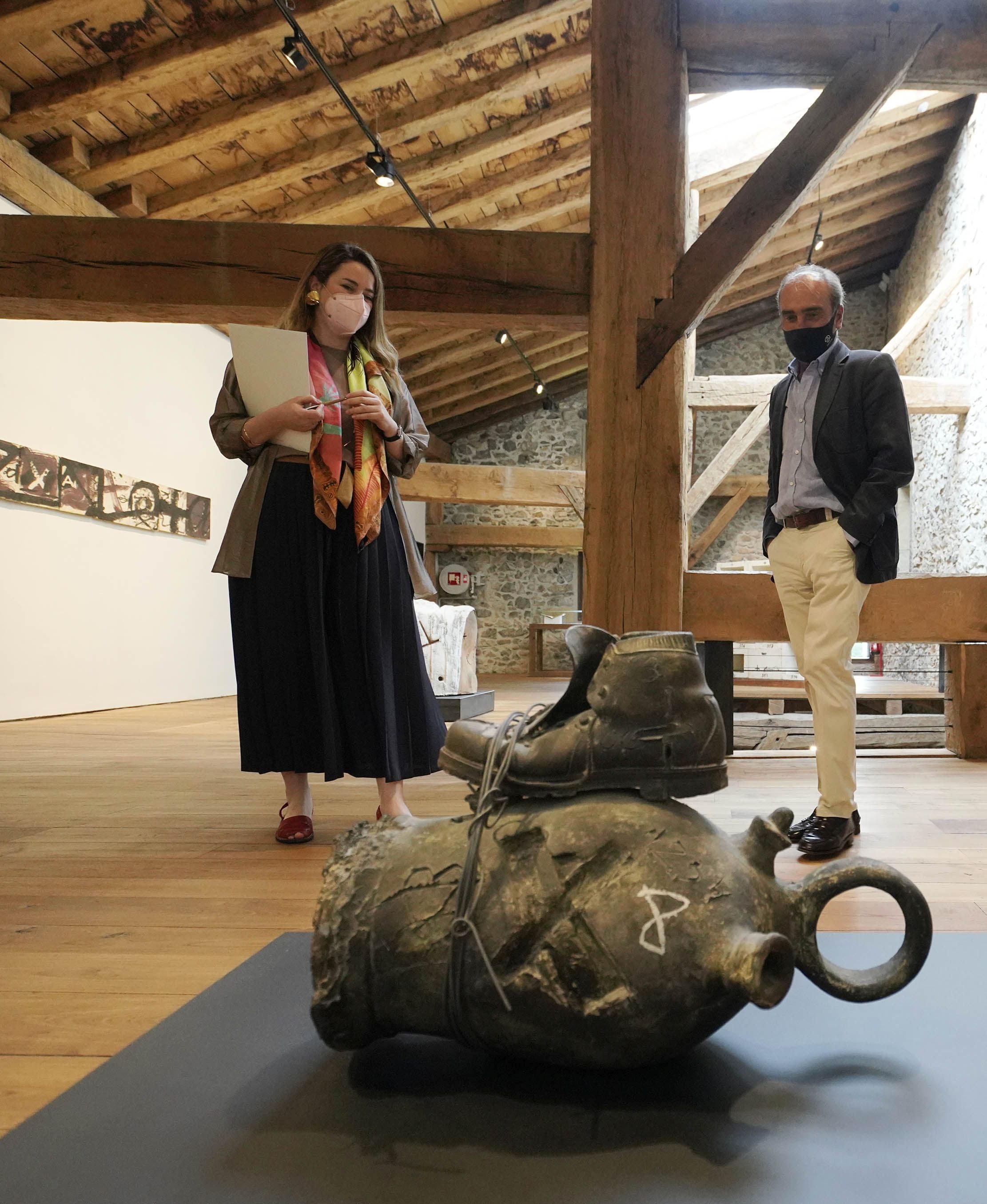 Chillida Leku acogerá hasta el 10 de enero de 2022 una exposición del escultor y pintor Antoni Tàpies, primer artista invitado en el museo.