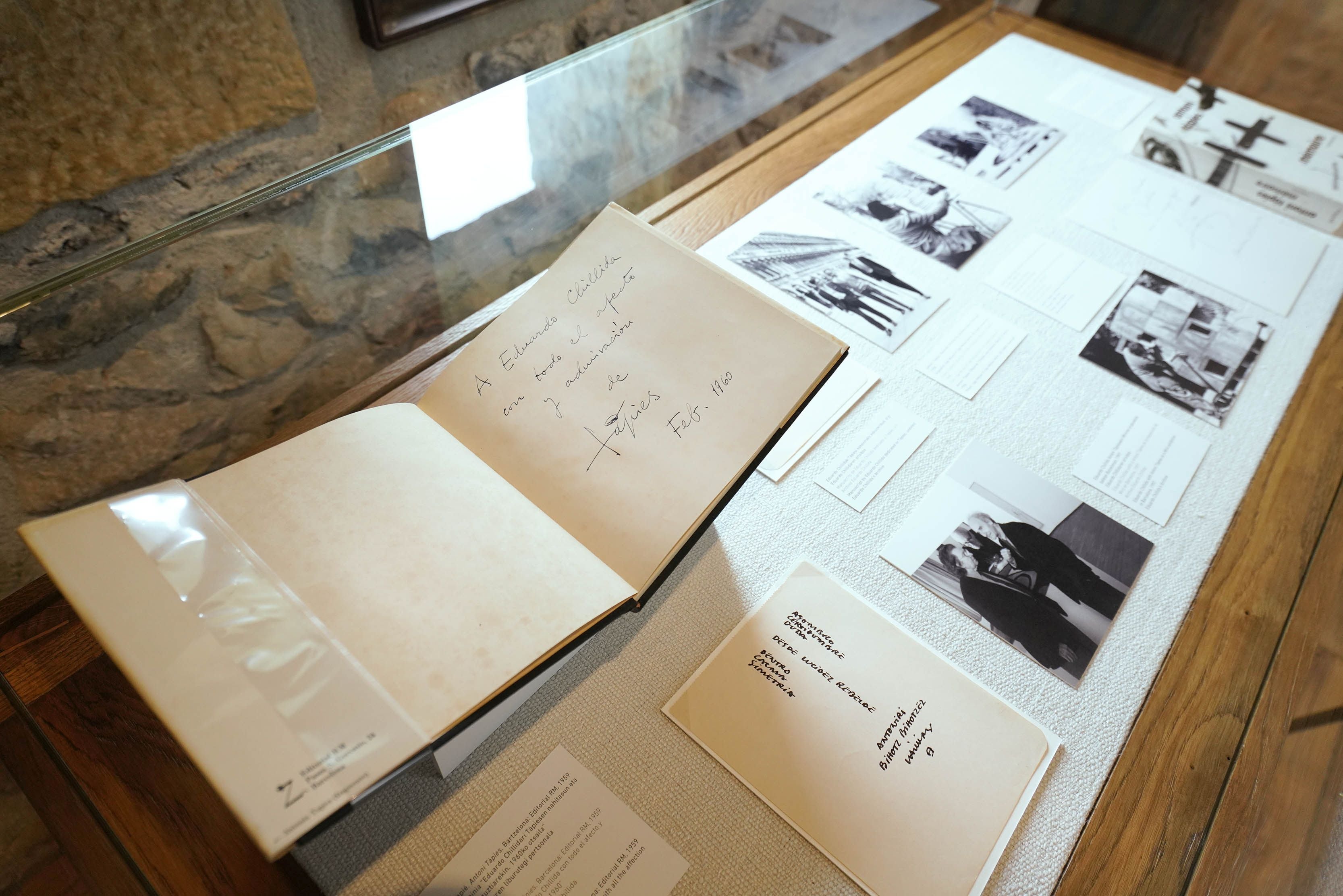 Chillida Leku acogerá hasta el 10 de enero de 2022 una exposición del escultor y pintor Antoni Tàpies, primer artista invitado en el museo.