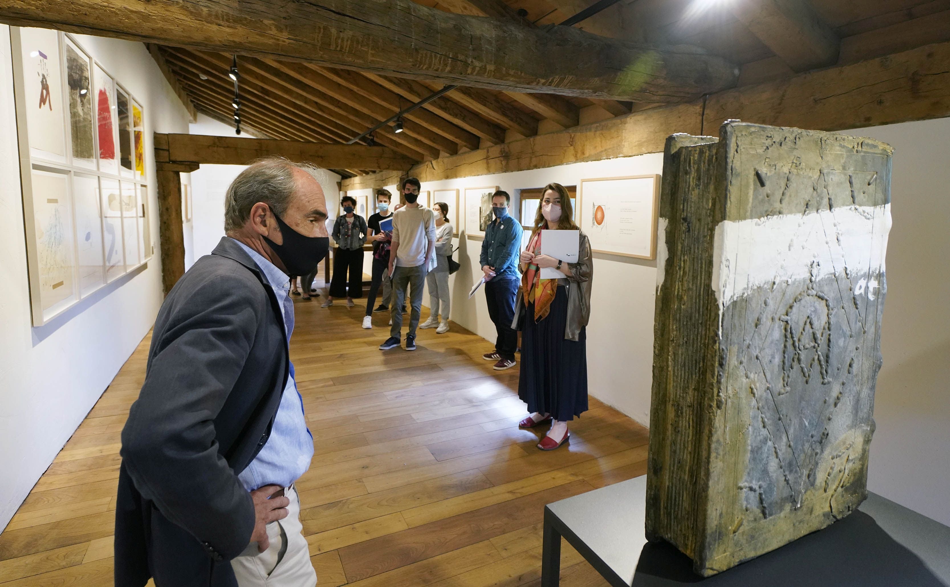 Chillida Leku acogerá hasta el 10 de enero de 2022 una exposición del escultor y pintor Antoni Tàpies, primer artista invitado en el museo.