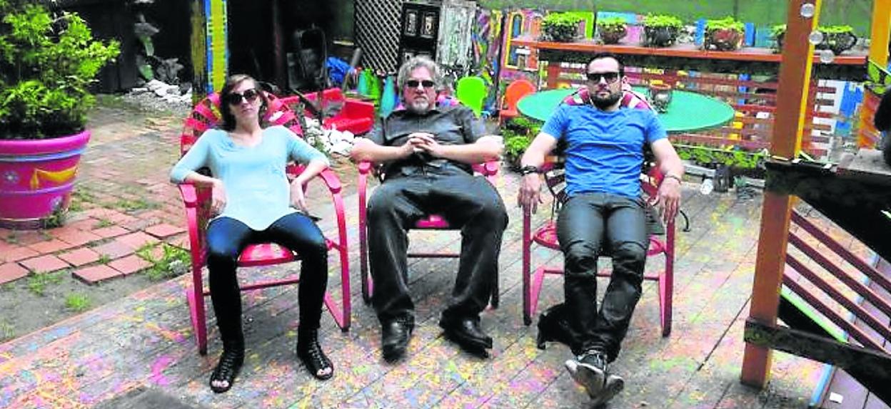 La guitarrista Mary Halvorson forma Thumbscrew con Michael Formanek (contrabajo) y Tomas Fujiwara (batería).