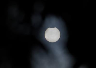 Imagen secundaria 1 - Así se ha visto el eclipse solar desde Gipuzkoa