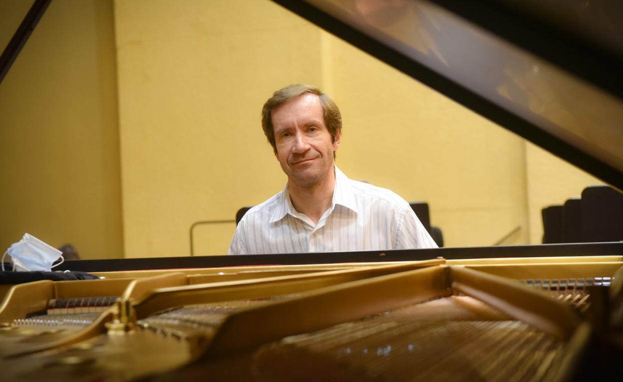 Es la tercera vez que Lugansky toca junto a la Euskadiko Orkestra y la segunda con Robert Treviño. En la imagen, ayer en Miramon. 