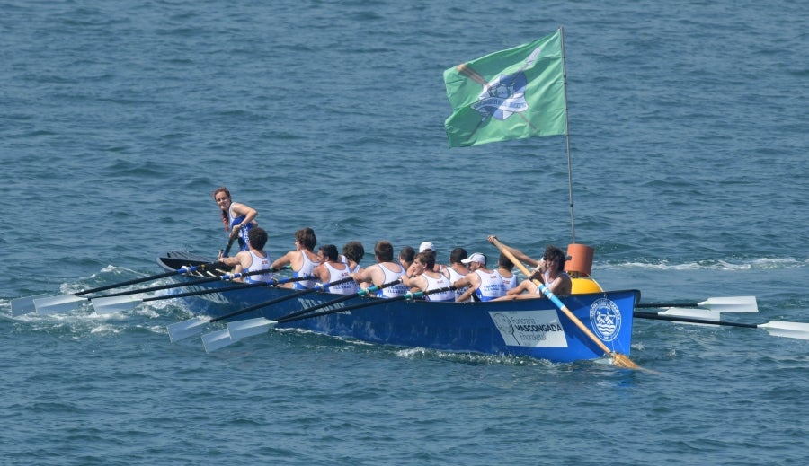 La Ama Guadalupekoa de Hondarribia y Arraun Lagunak se han impuesto este domingo en el Campeonato de Gipuzkoa de Traineras. 