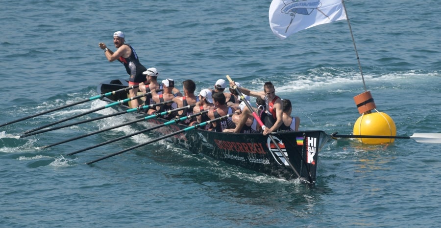 La Ama Guadalupekoa de Hondarribia y Arraun Lagunak se han impuesto este domingo en el Campeonato de Gipuzkoa de Traineras. 