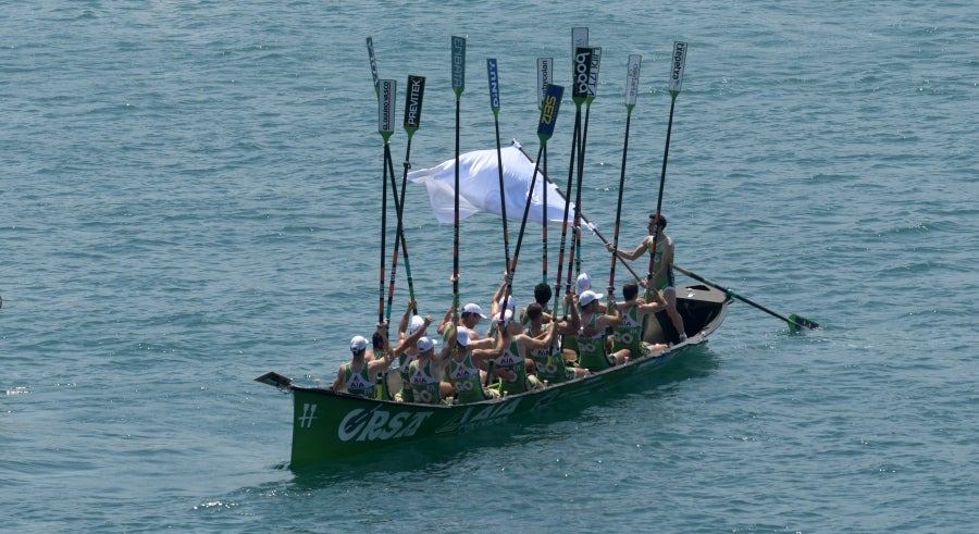 La Ama Guadalupekoa de Hondarribia y Arraun Lagunak se han impuesto este domingo en el Campeonato de Gipuzkoa de Traineras. 