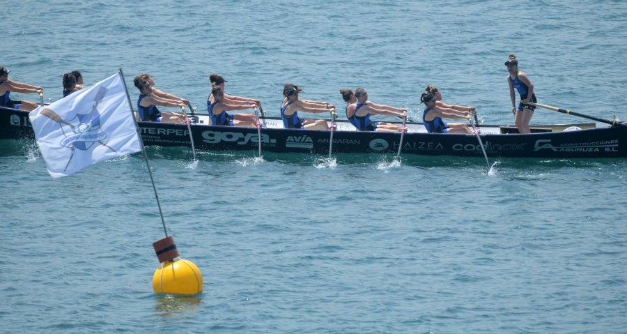 La Ama Guadalupekoa de Hondarribia y Arraun Lagunak se han impuesto este domingo en el Campeonato de Gipuzkoa de Traineras. 