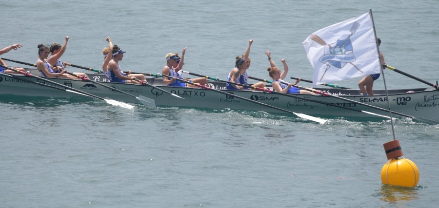 La Ama Guadalupekoa de Hondarribia y Arraun Lagunak se han impuesto este domingo en el Campeonato de Gipuzkoa de Traineras. 