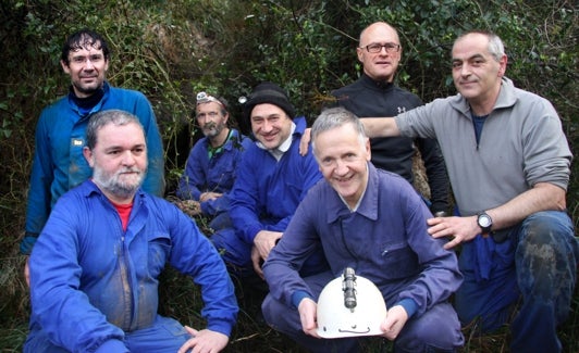 Los componentes del grupo Antxieta que exploraron la cueva por primera vez. 