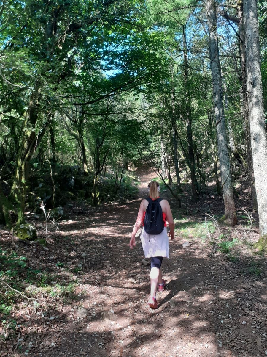 Discreta cumbre desde la que se contempla la fuerza del mar que a lo largo de millones de años ha esculpido nuestra costa, dejando al descubierto grandes tesoros fósiles