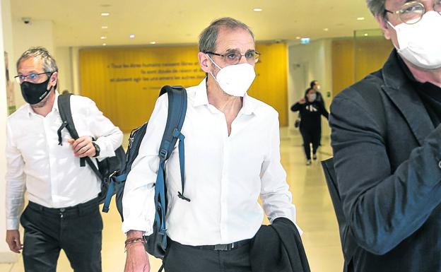 'Josu Ternera', a su llegada al Tribunal Correccional de París. 