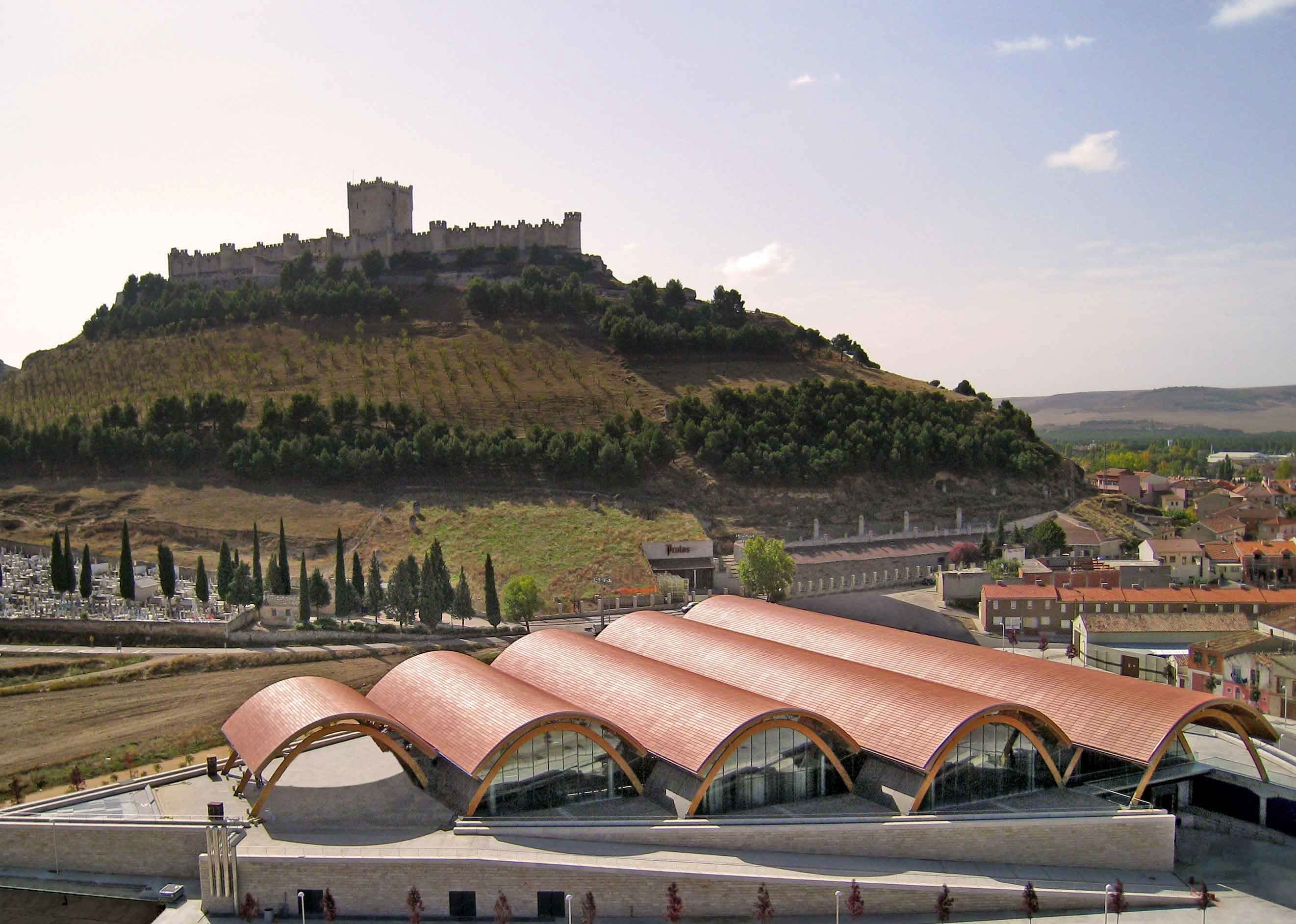 Bodegas Protos, Peñafiel. Su castillo es de 1917 y es considerado un monumento.