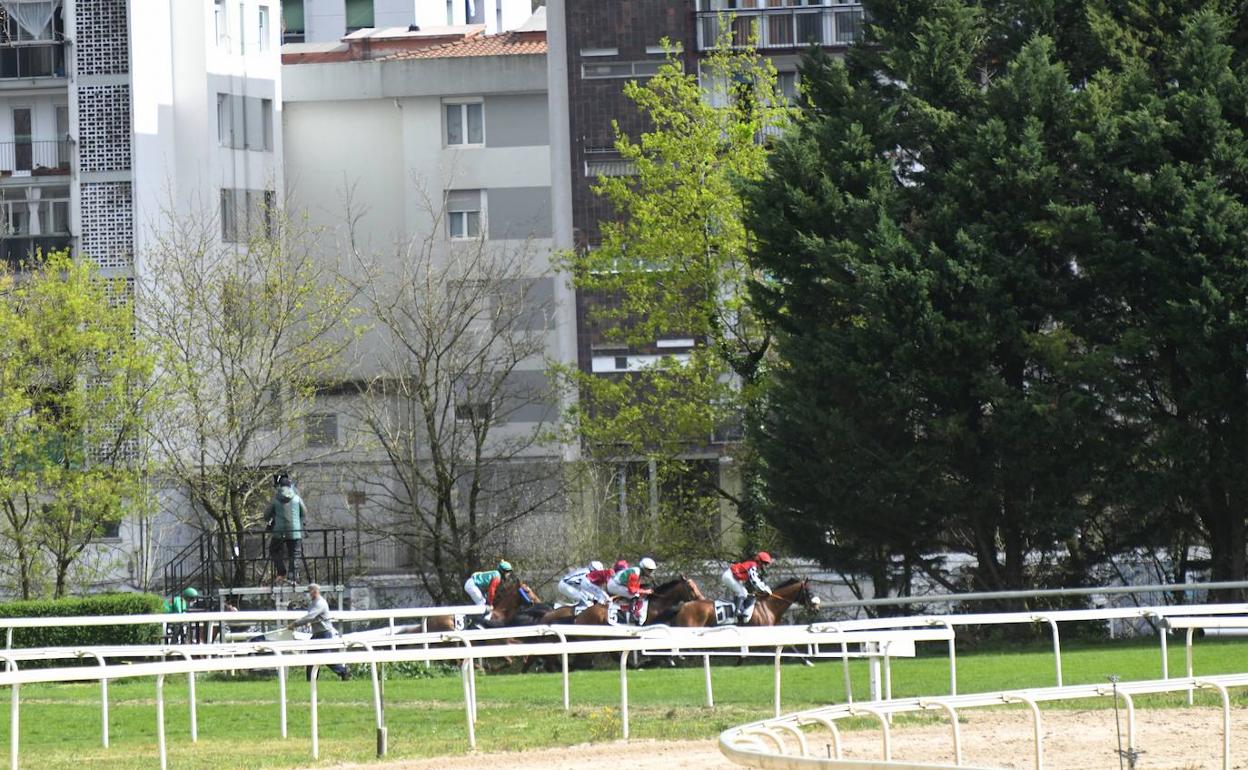 'Isabela' manda un aviso de sus intenciones veraniegas