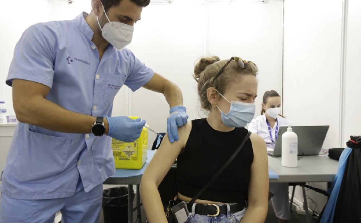 Vacunación Euskadi: Osakidetza cita a personas de 40 años para vacunarles la próxima semana