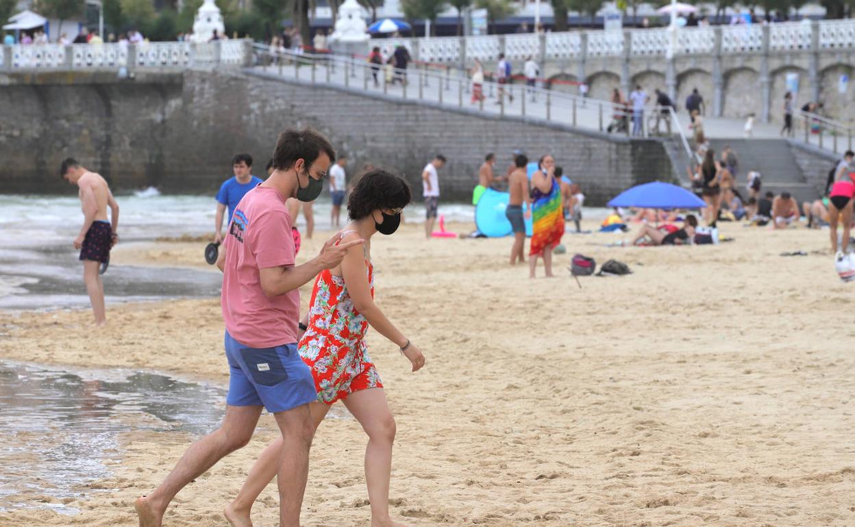 Las mascarillas dejarán de ser obligatorias en la playa a partir del sábado que viene. 