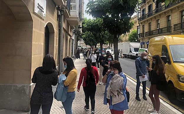 Osakidetza ha detectado ya medio centenar de positivos en el brote de jóvenes que viajaron a Mallorca
