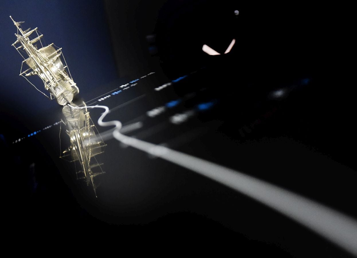 El museo donostiarra acoge una magna exposición sobre la primera vuelta al mundo que reúne audiovisuales y documentos de época, en un homenaje al espíritu aventurero y explorador del ser humano