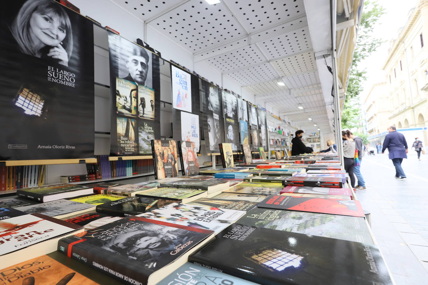 Fotos: La Feria del Libro abre puestos y actividades