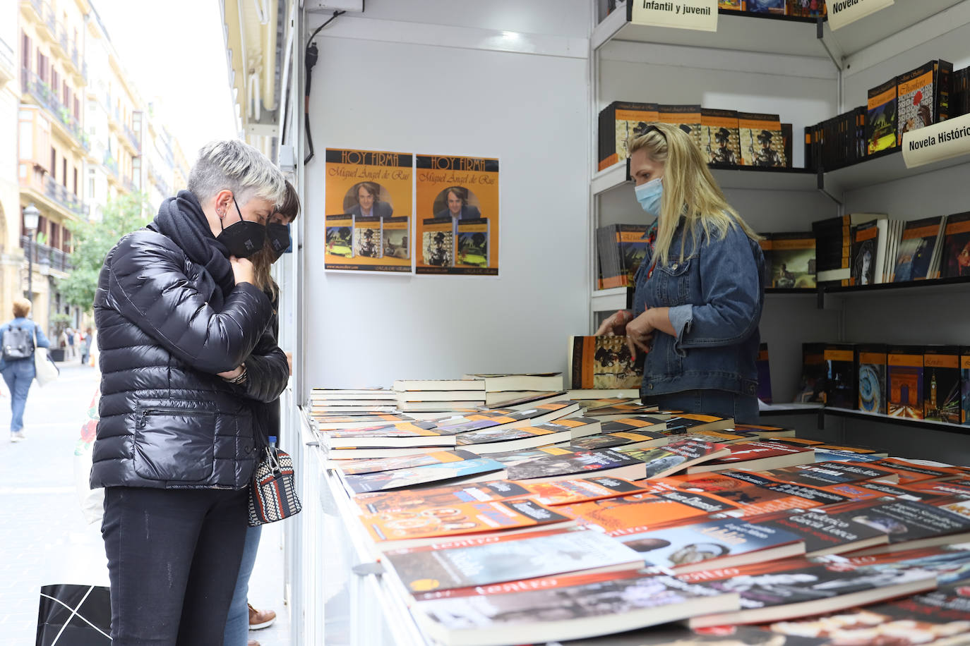 Fotos: La Feria del Libro abre puestos y actividades