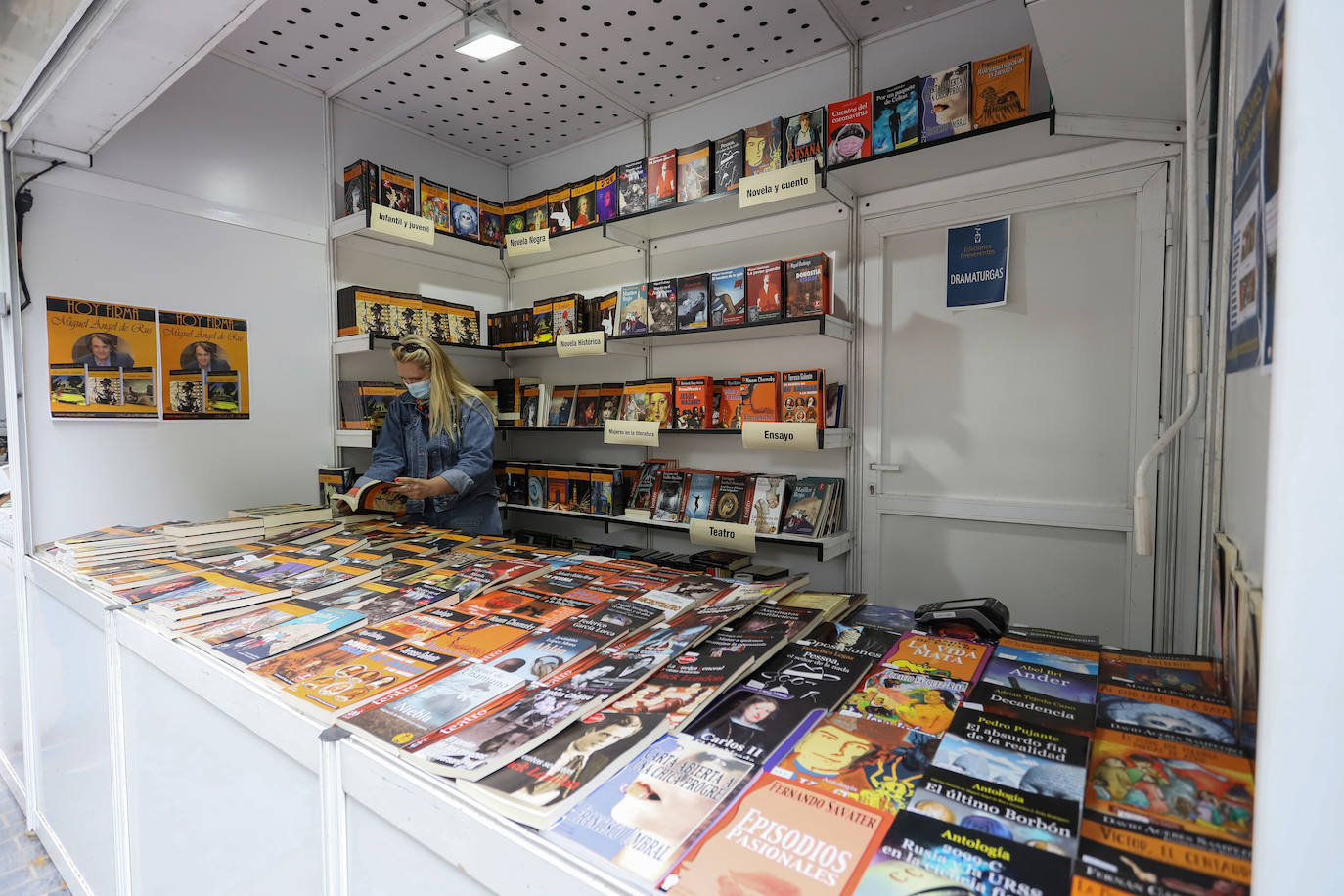 Fotos: La Feria del Libro abre puestos y actividades