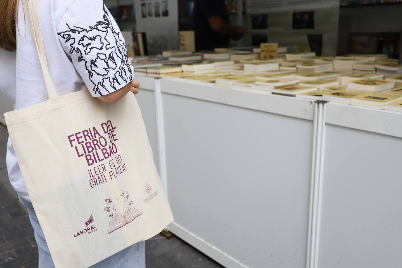 Fotos: La Feria del Libro abre puestos y actividades