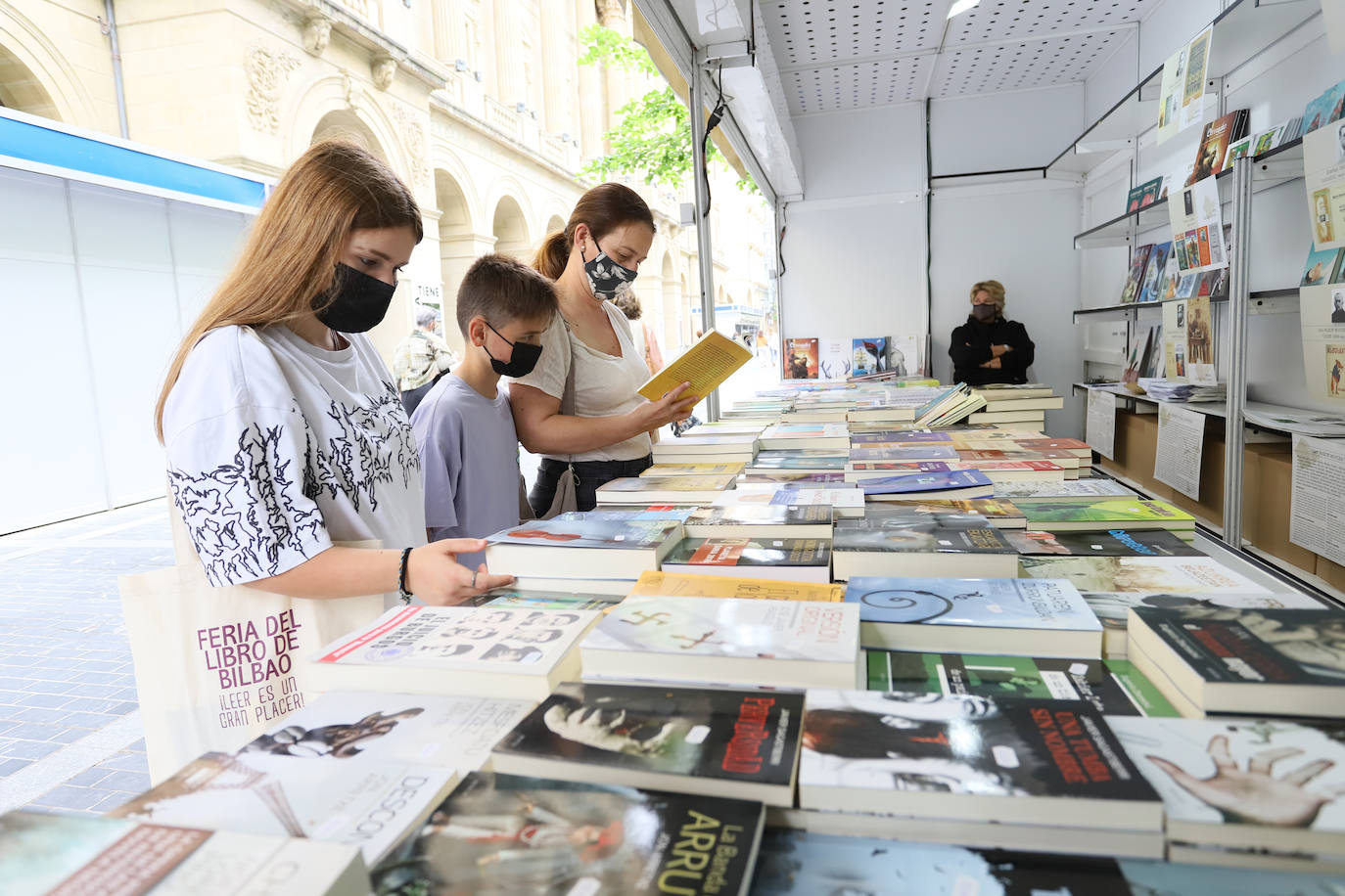 Fotos: La Feria del Libro abre puestos y actividades