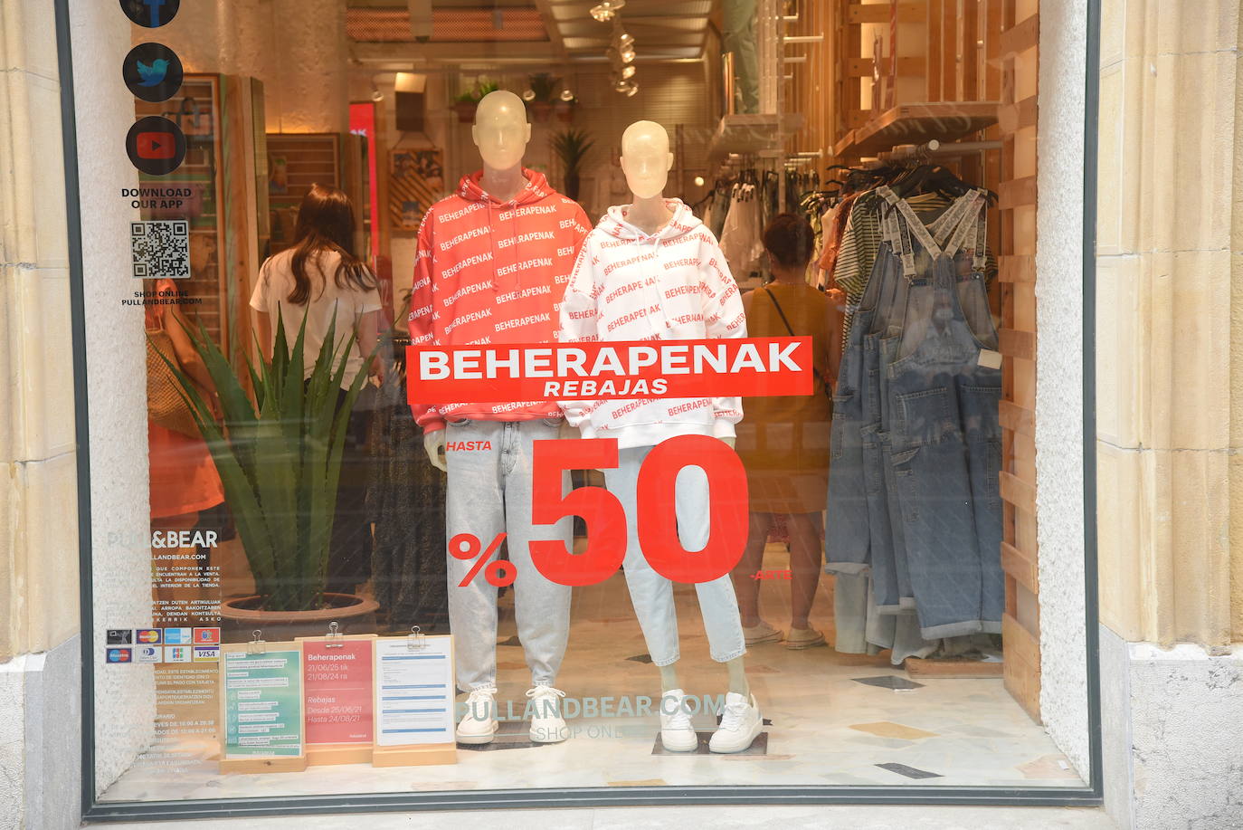 Fotos: Primer día de rebajas en Gipuzkoa