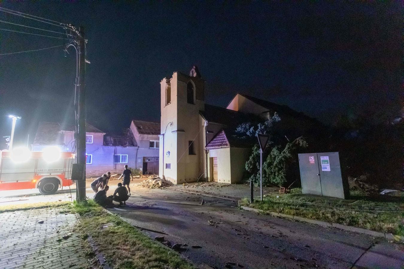 Fotos: Un tornado deja tres muertos y arrasa casas en República Checa