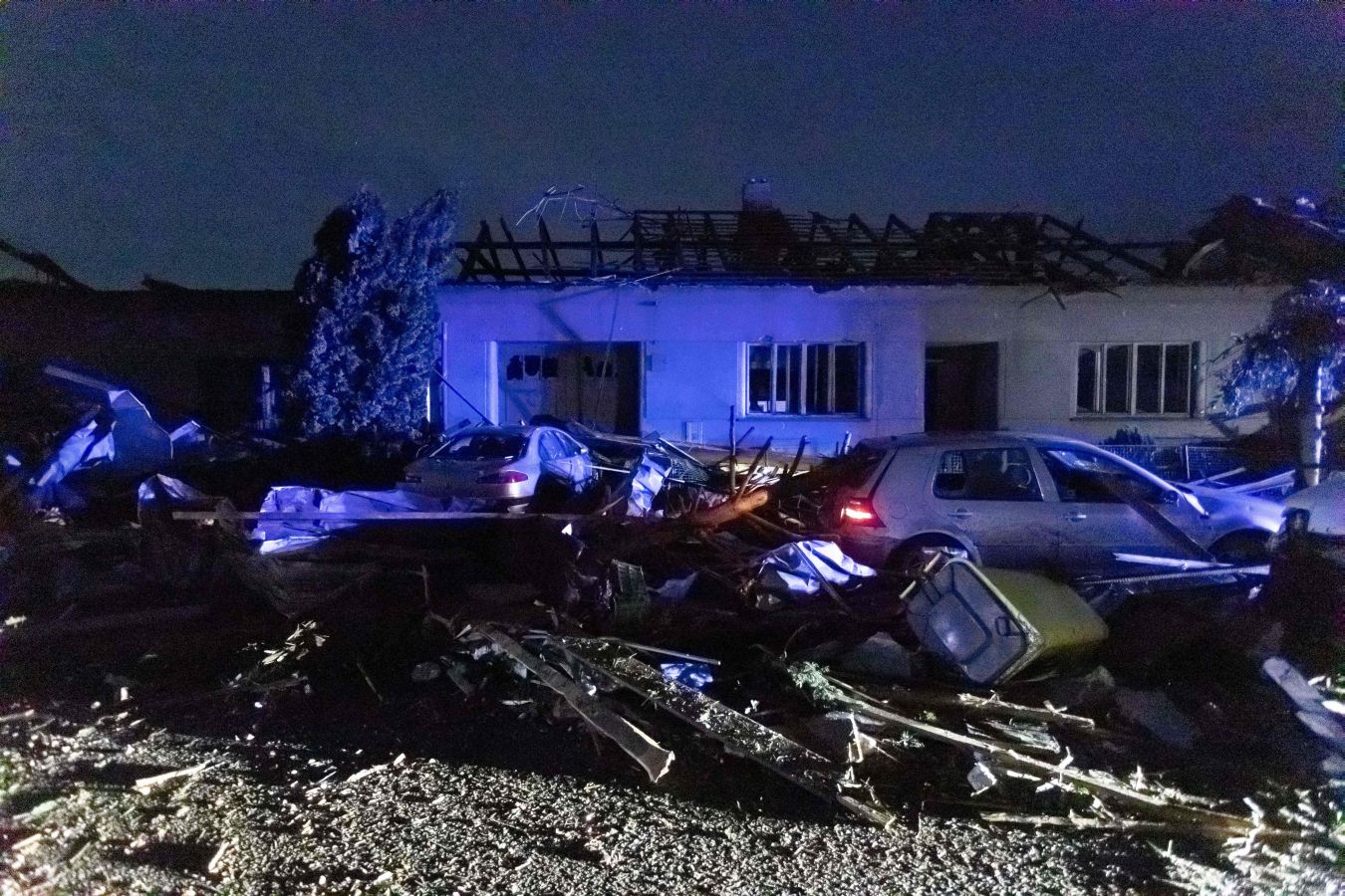 Fotos: Un tornado deja tres muertos y arrasa casas en República Checa