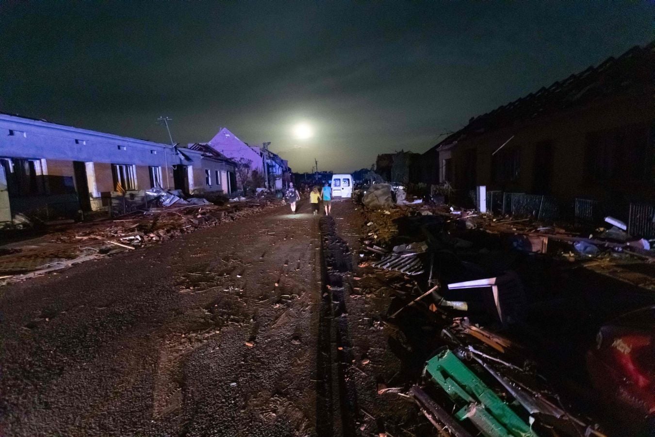 Fotos: Un tornado deja tres muertos y arrasa casas en República Checa