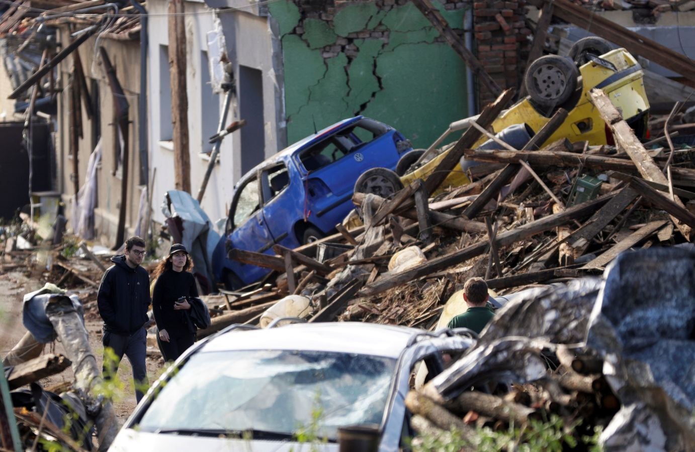 Fotos: Un tornado deja tres muertos y arrasa casas en República Checa
