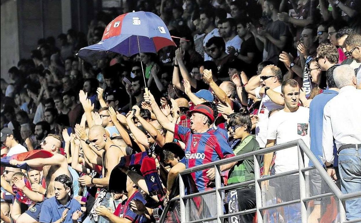 La afición del Eibar volverá a las gradas de Ipurua a partir de agosto.