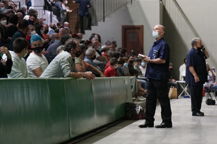 Fotos: Vuelve el público a los frontones