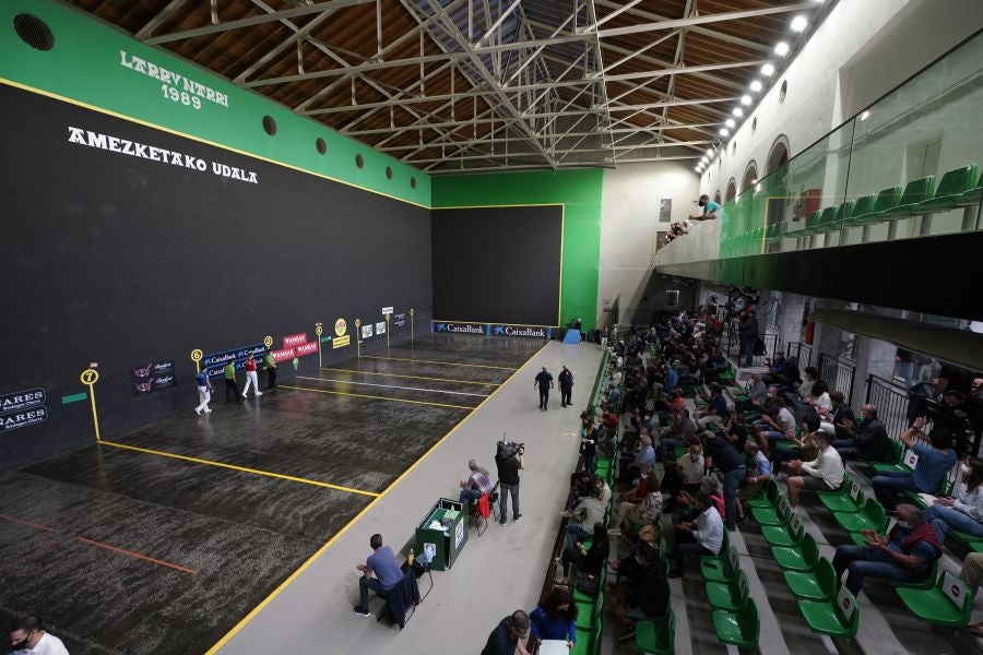 Fotos: Vuelve el público a los frontones