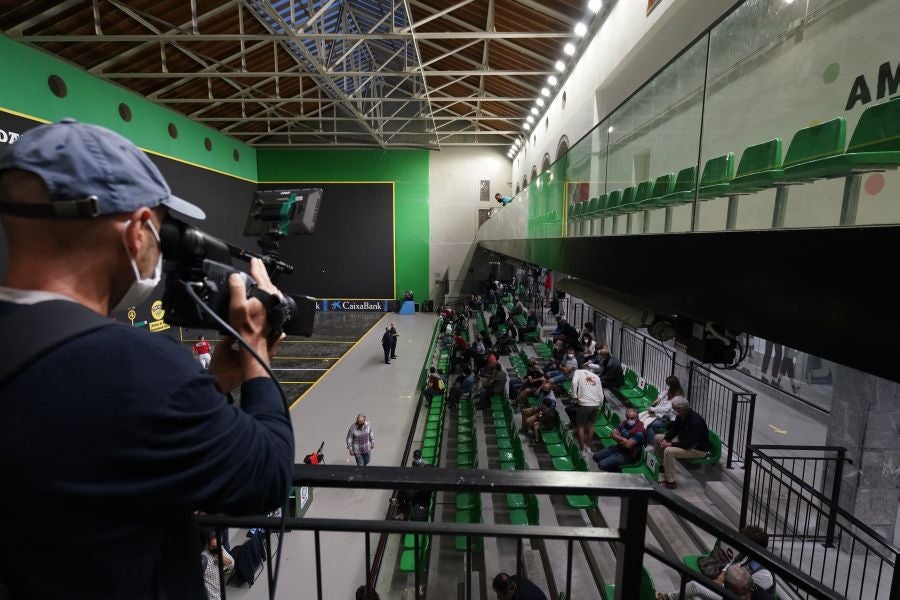 Fotos: Vuelve el público a los frontones