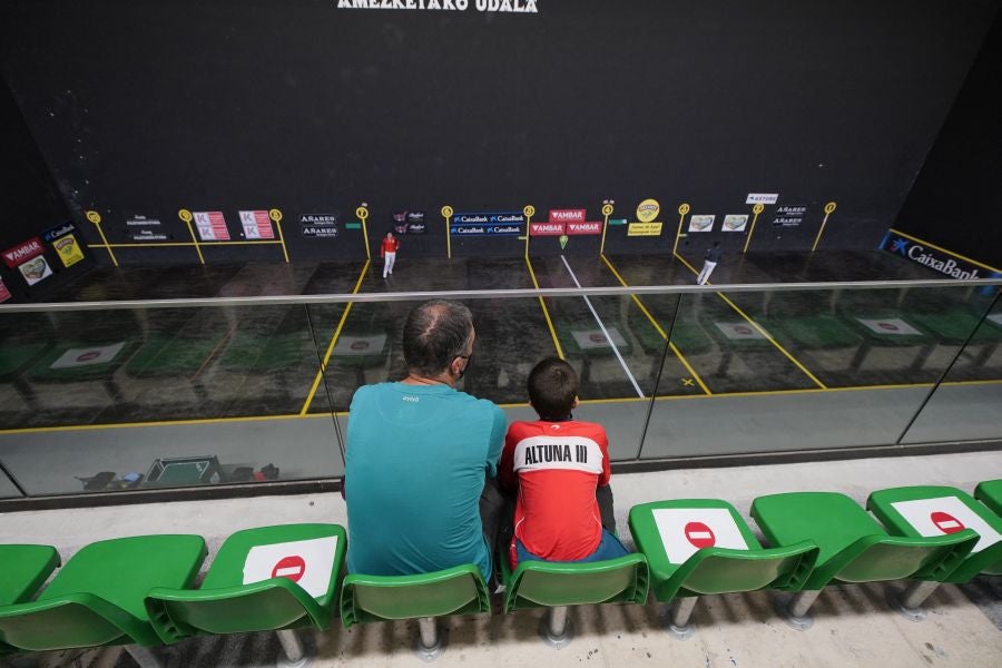 Fotos: Vuelve el público a los frontones