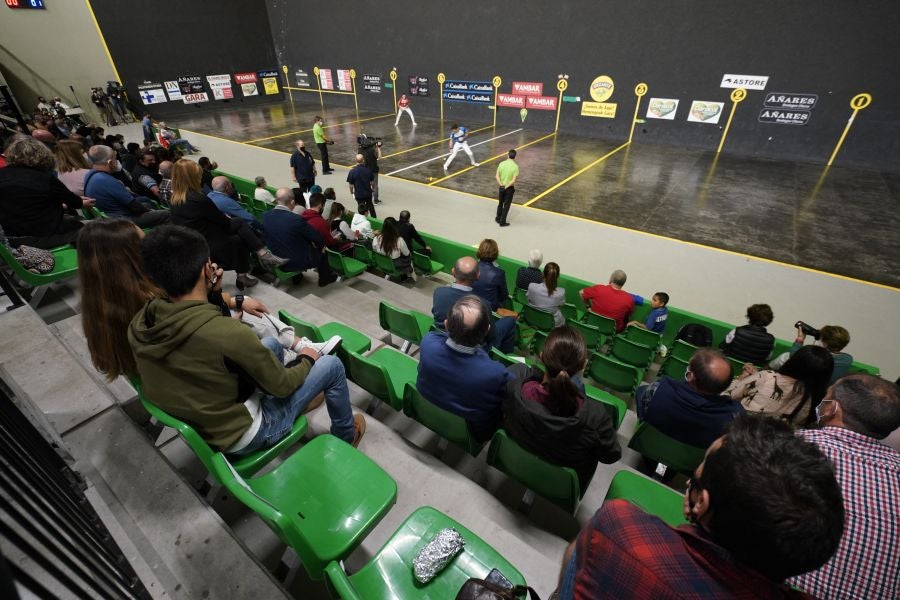 Fotos: Vuelve el público a los frontones