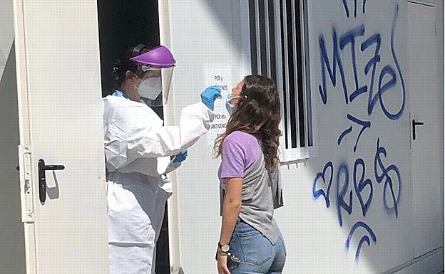 «Nos prohibían el móvil en las fiestas»