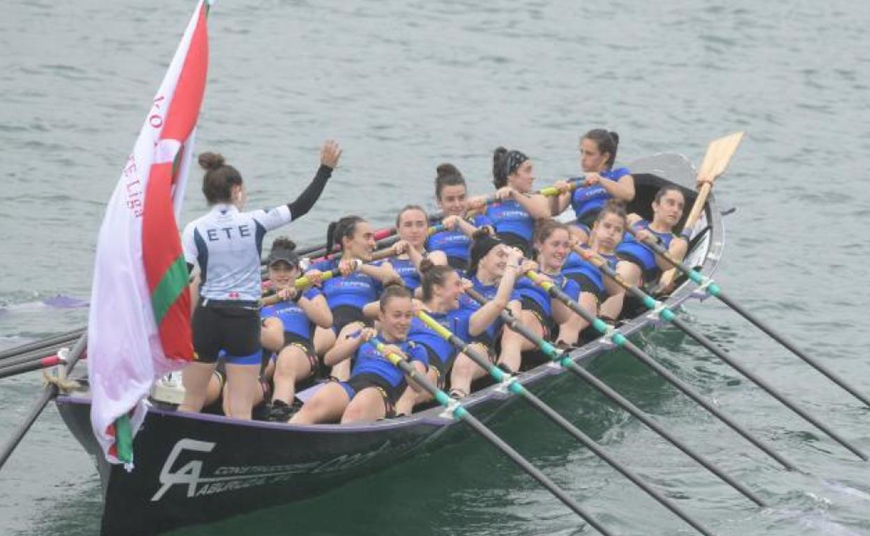 Las remeras de Tolosaldea, felices con la ikurriña. 