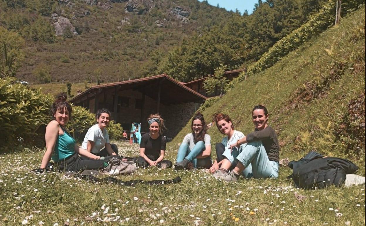 Emakume sortzaileen lana ikustarazteko azoka ibiltaria